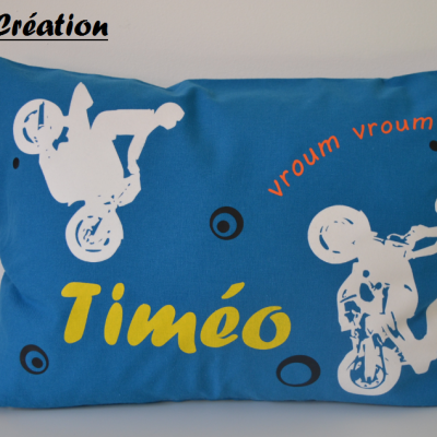 Coussin à personnaliser avec texte ou motif au choix 40x40cm ou 35x25cm