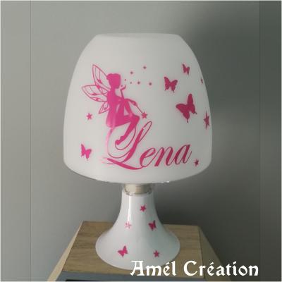 Lampe de chevet - modèle fée assise papillons