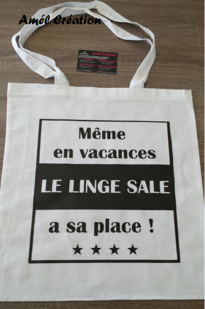 Le linge sale sur sac blanc noir