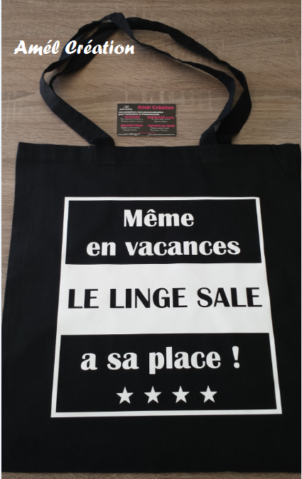 Le linge sale sur sac noir blanc