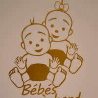 Sticker bebe a bord enfant en couches 2