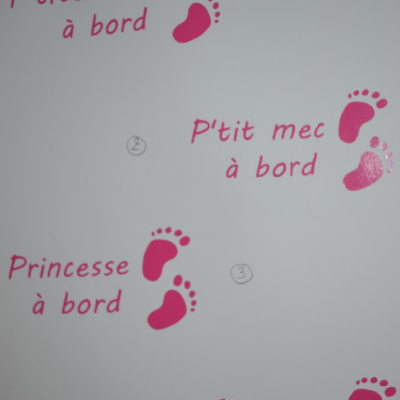 Stickers bébé à bord - pied du même coté